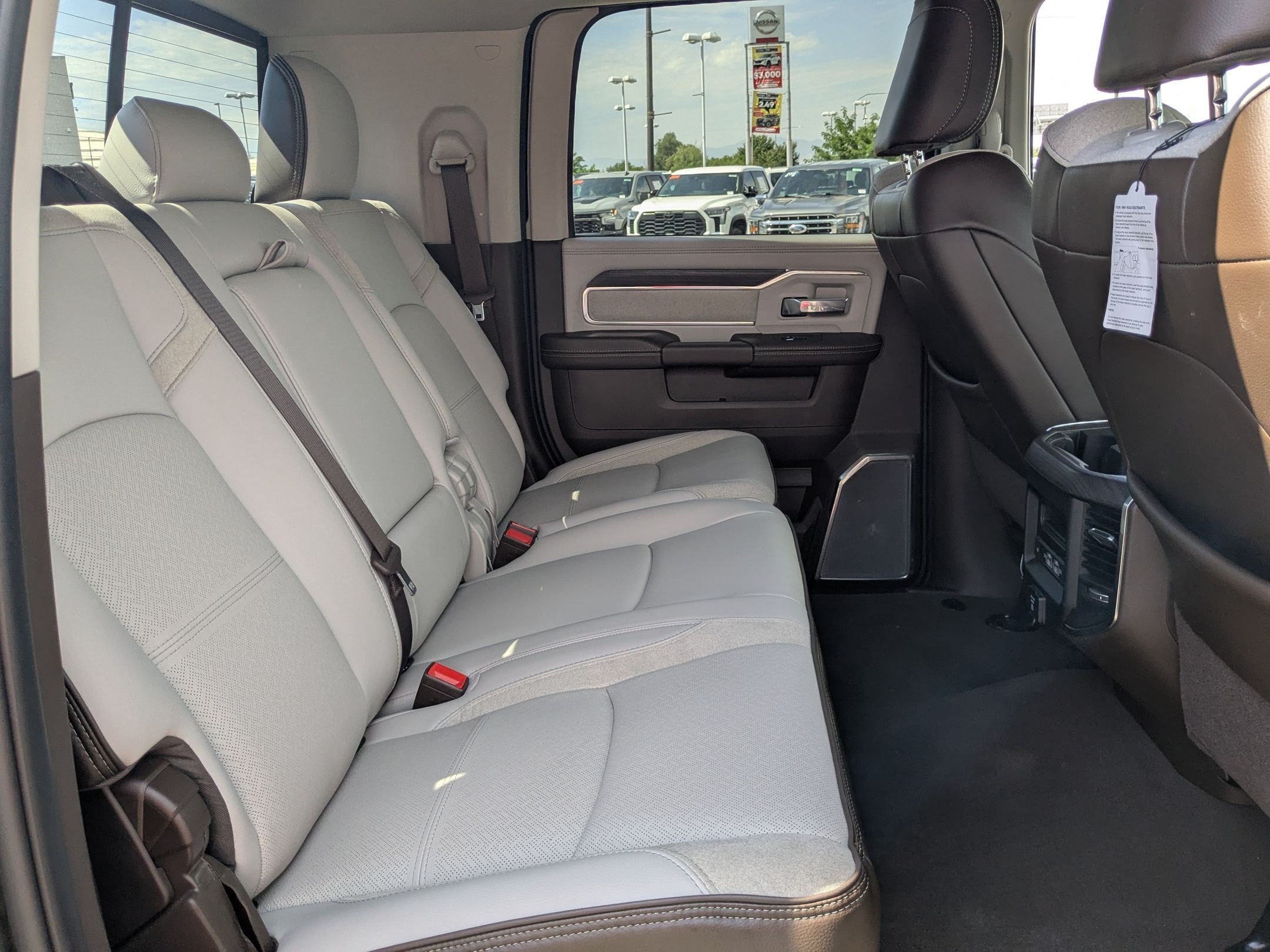 Used 2025 RAM 2500 Laramie AWD/4WD image 28