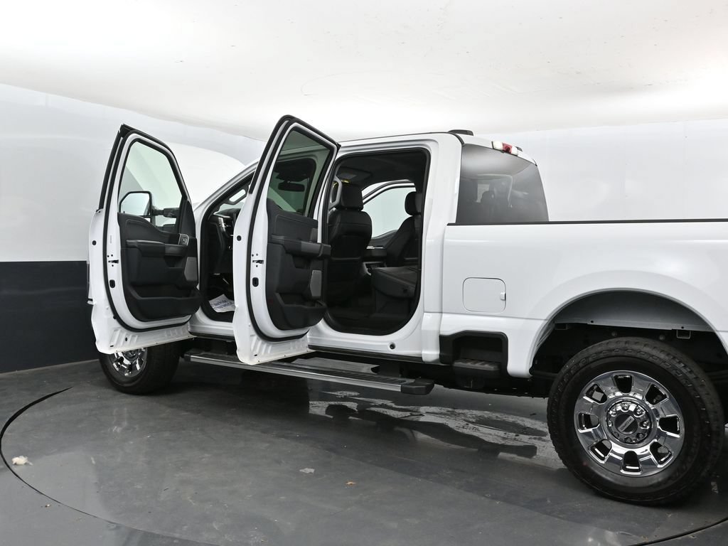 Used 2025 Ford F250 Lariat w/ Chrome Package AWD/4WD image 33
