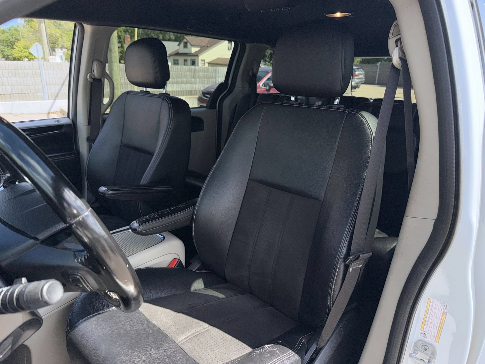 Used 2020 Dodge Grand Caravan SXT FWD image 17