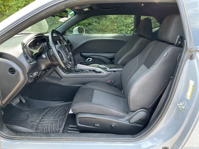 Used 2021 Dodge Challenger SXT w/ Driver Convenience Group RWD image 10