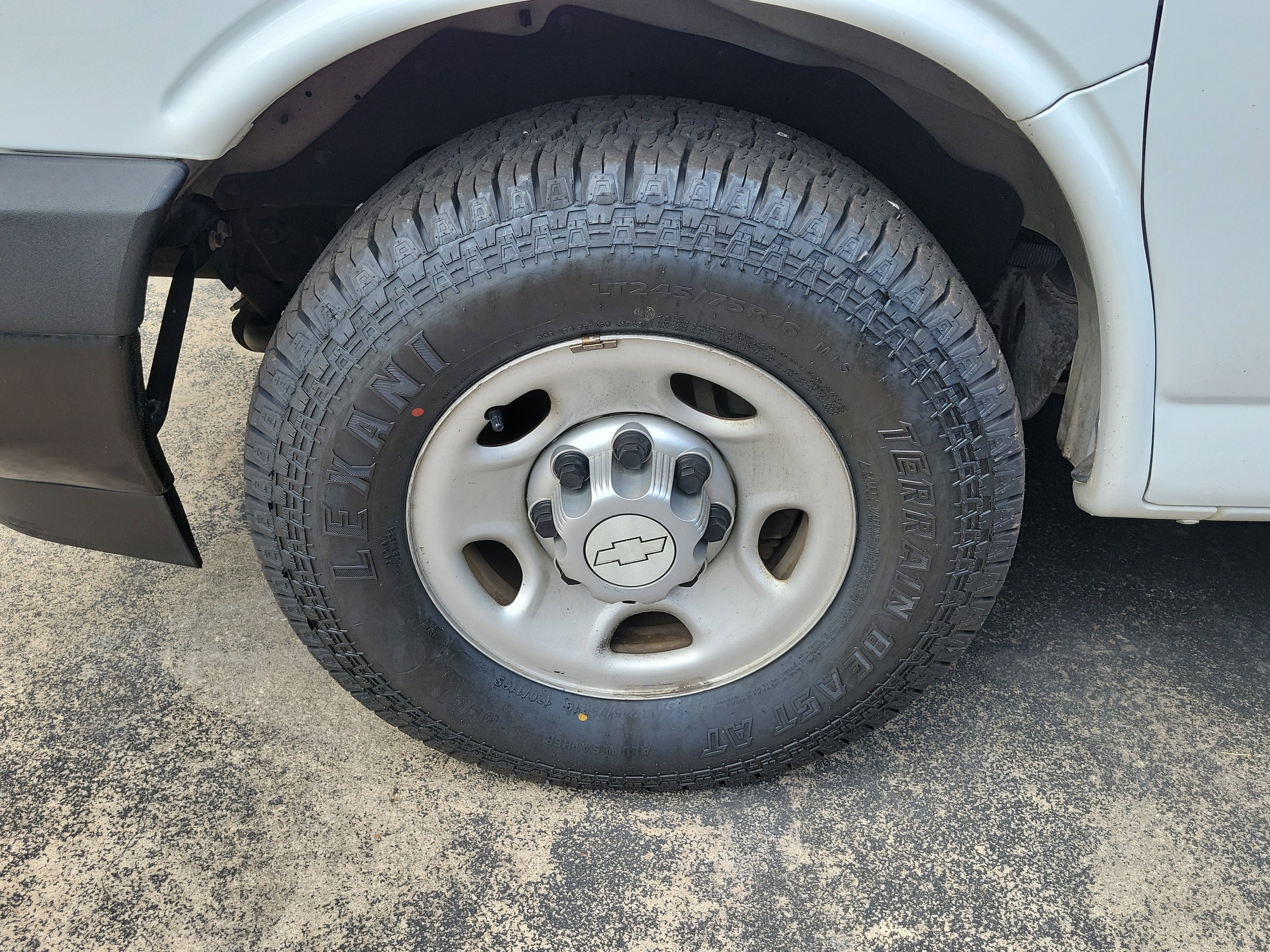 Used 2017 Chevrolet Express 2500 RWD image 4