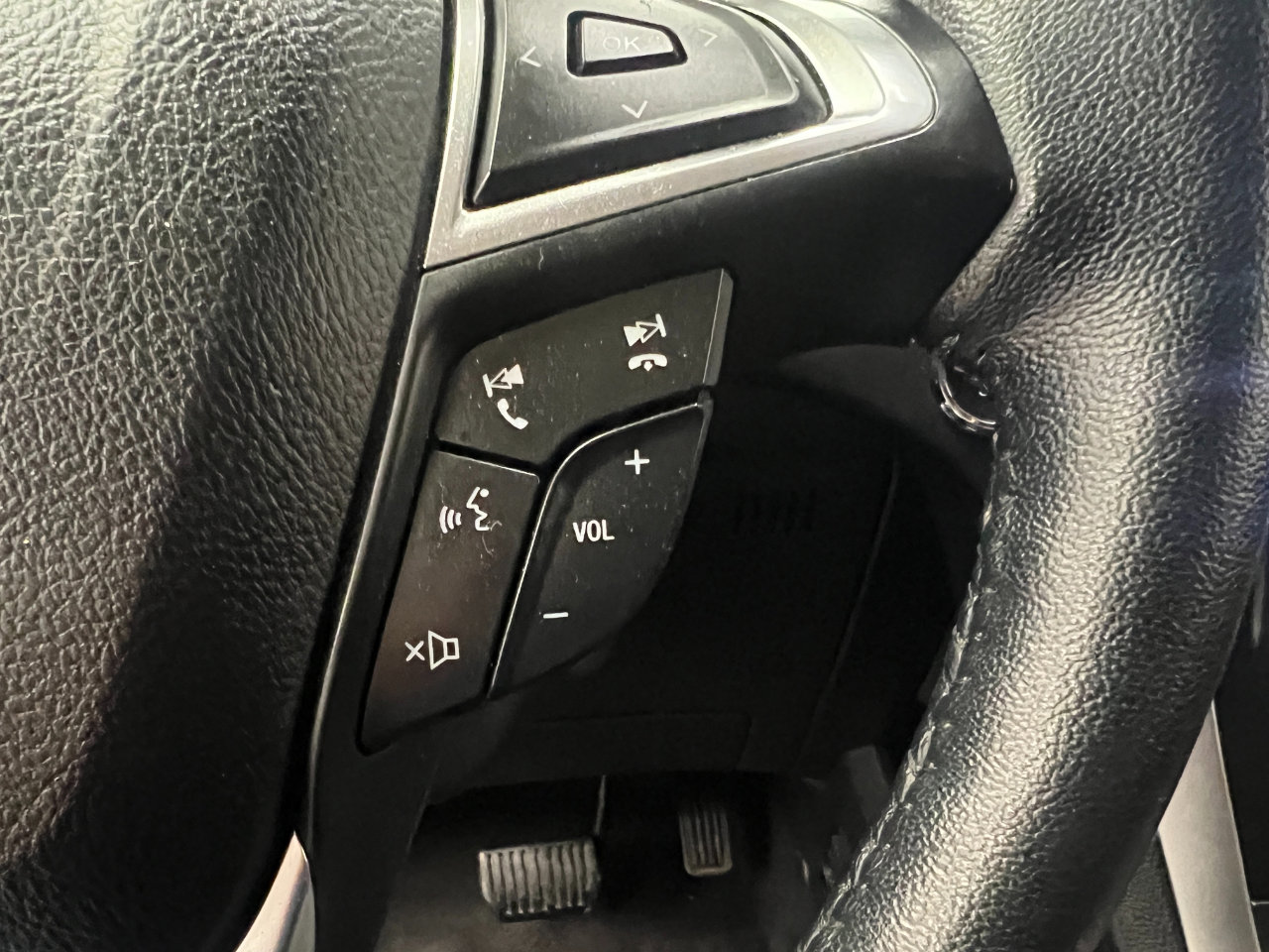 Used 2024 Ford Edge SEL image 36