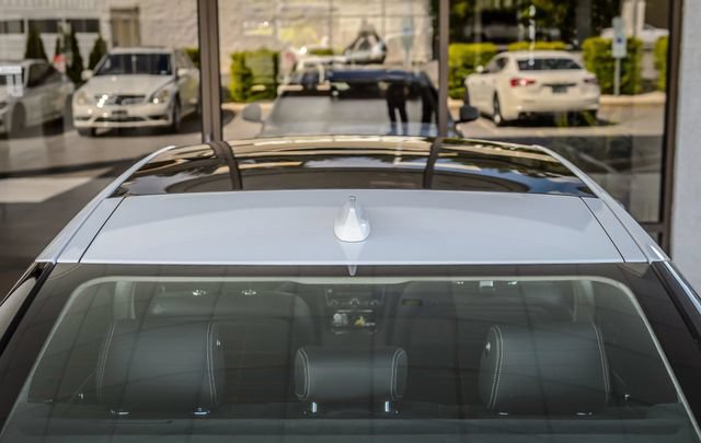 Used 2019 Jaguar XJ L Portfolio RWD image 10