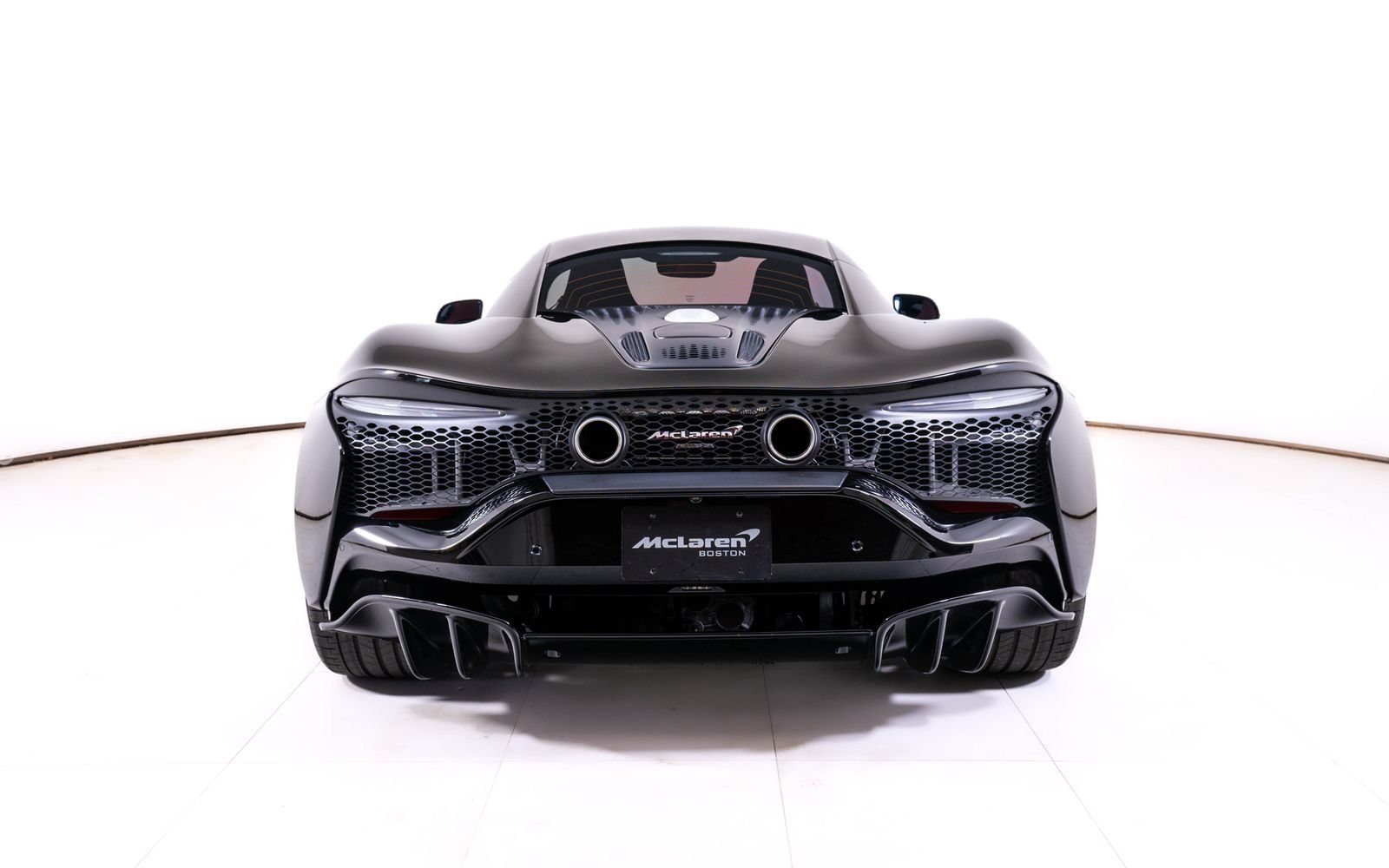 Used 2024 McLaren Artura RWD image 4