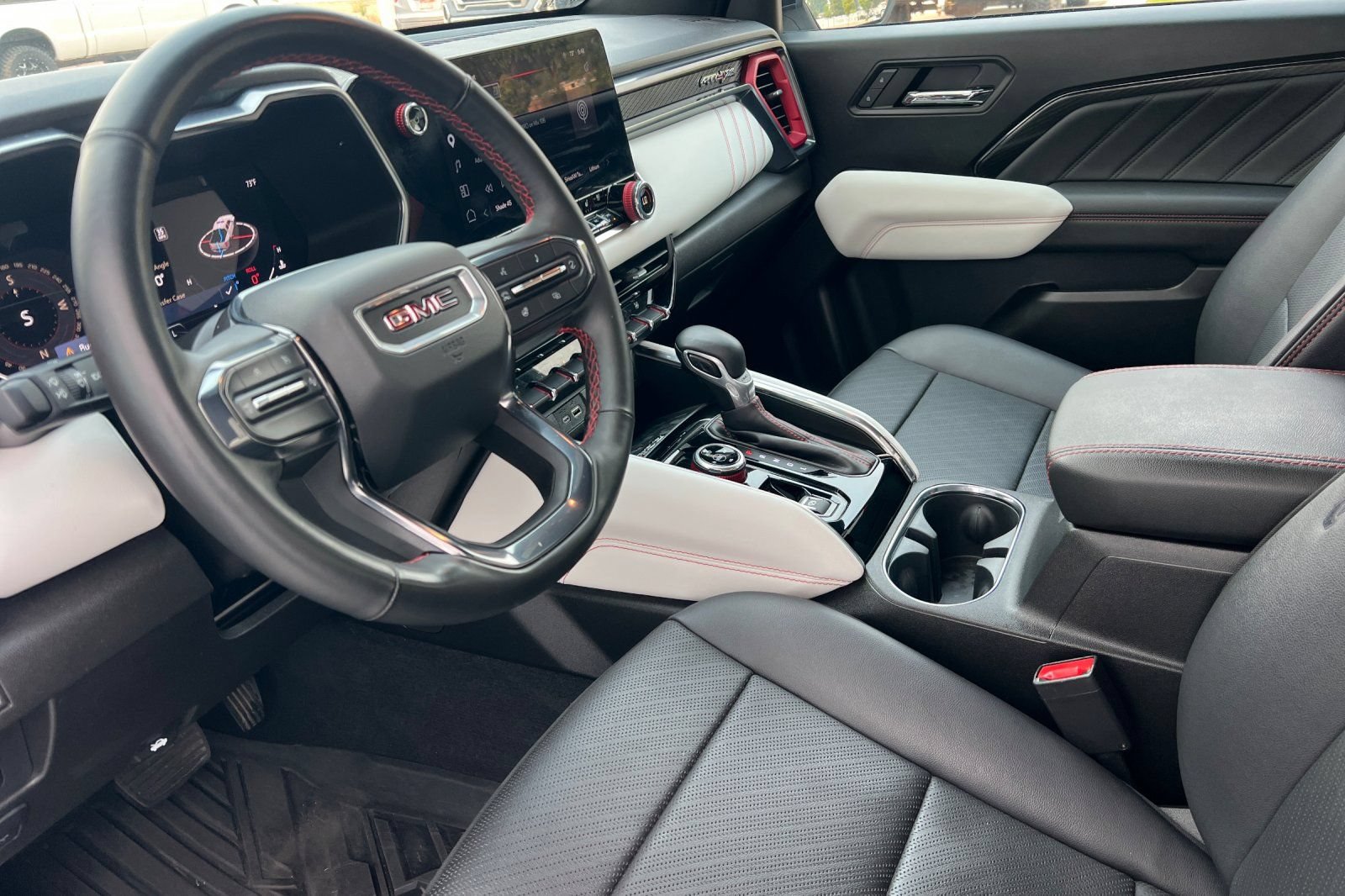Used 2024 GMC Canyon AT4X w/ AT4X AEV Edition AWD/4WD image 7