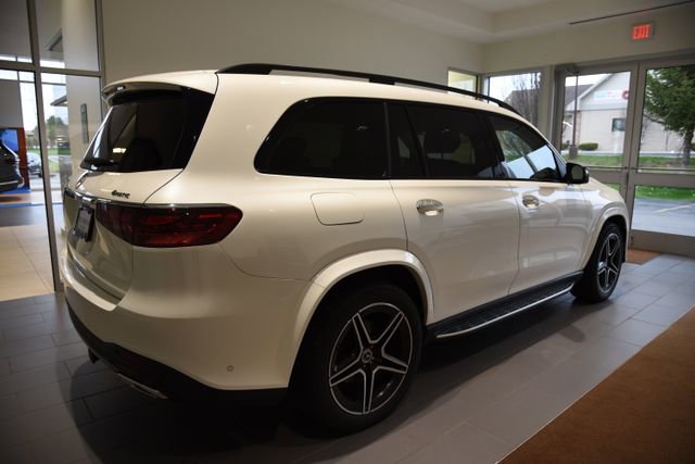 Used 2024 Mercedes-Benz GLS 450 4MATIC image 3