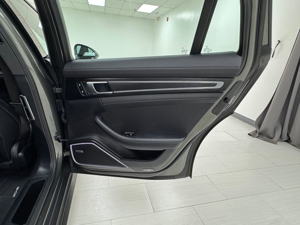 Used 2023 Porsche Panamera 4 Platinum Edition image 15