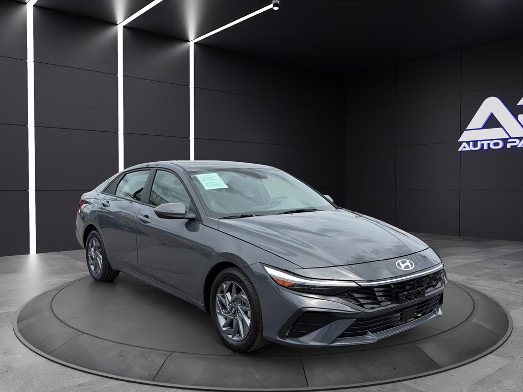 Used 2024 Hyundai Elantra SEL FWD image 3