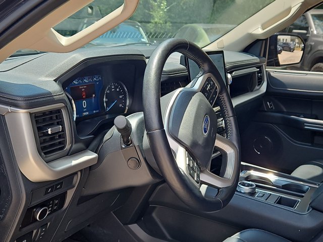 Used 2023 Ford Expedition XLT RWD image 9
