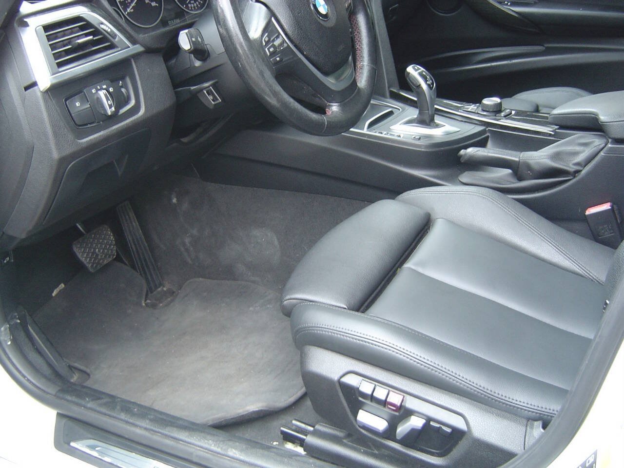 Used 2018 BMW 330i xDrive Sedan AWD/4WD image 7