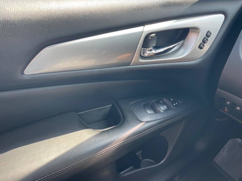 Used 2017 Nissan Pathfinder SL w/ SL Premium Package AWD/4WD image 19