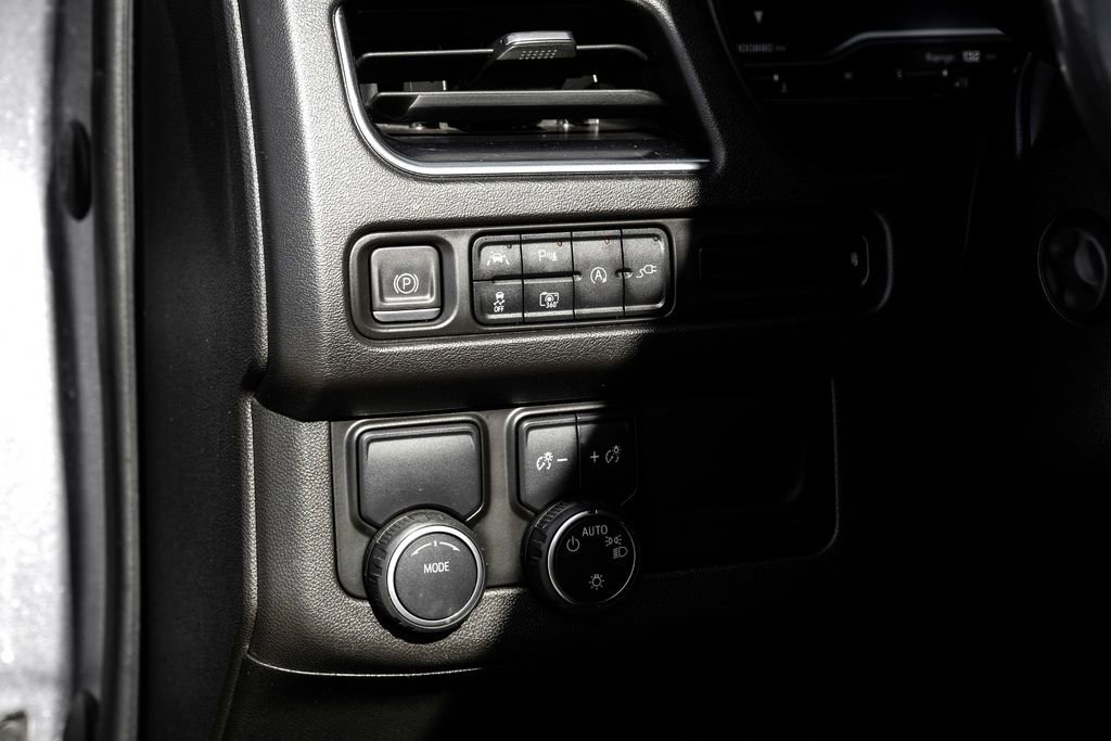 Used 2022 Chevrolet Suburban LT w/ Luxury Package image 28