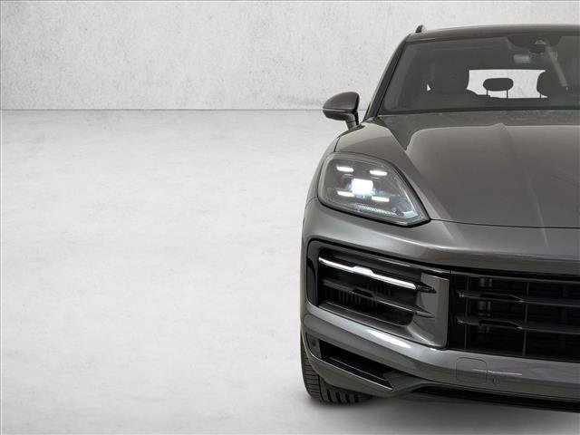 Used 2025 Porsche Cayenne image 12
