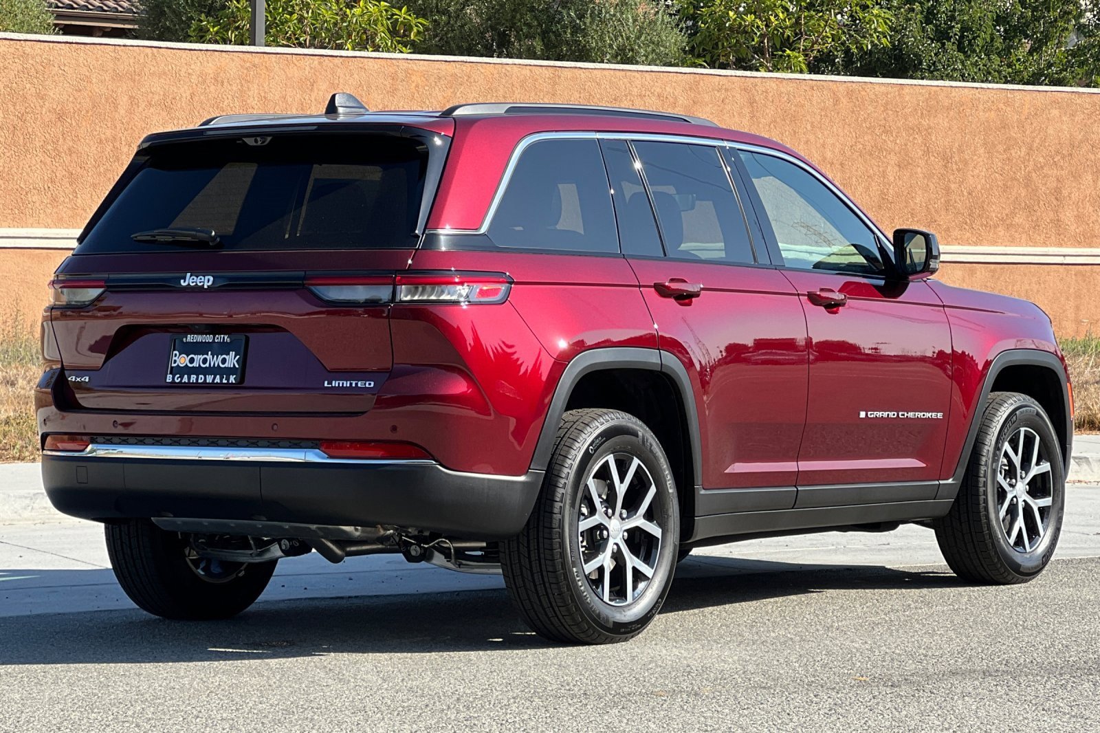 New 2025 Jeep Grand Cherokee Limited w/ Luxury Tech Group II image 4