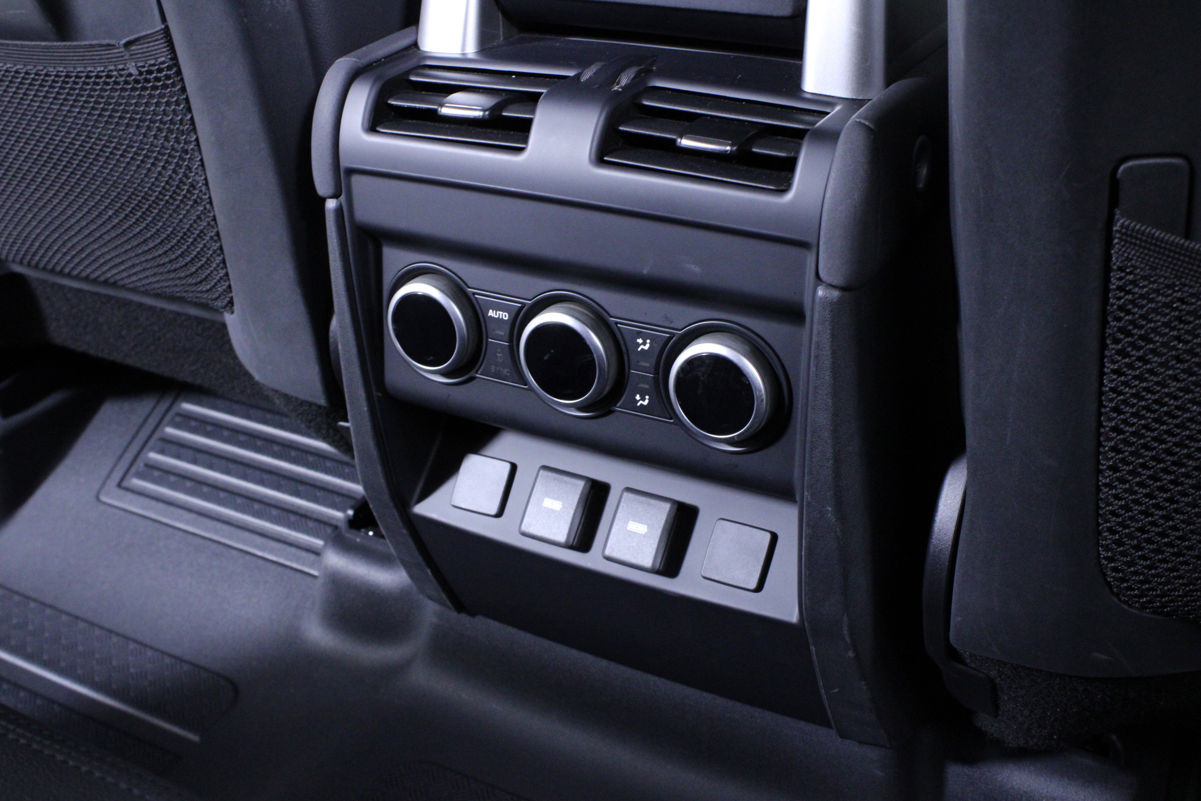 Used 2023 Land Rover Defender 130 S image 15