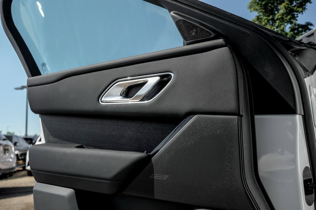 New 2026 Land Rover Range Rover Velar Dynamic SE image 11