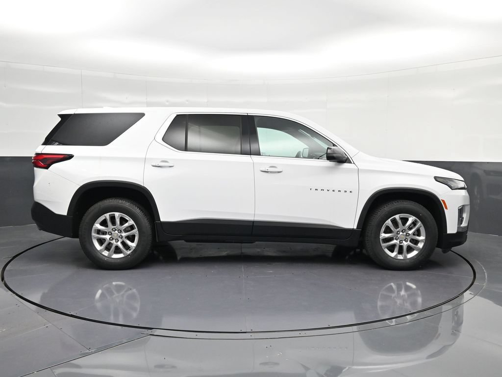 Used 2023 Chevrolet Traverse LS FWD image 4