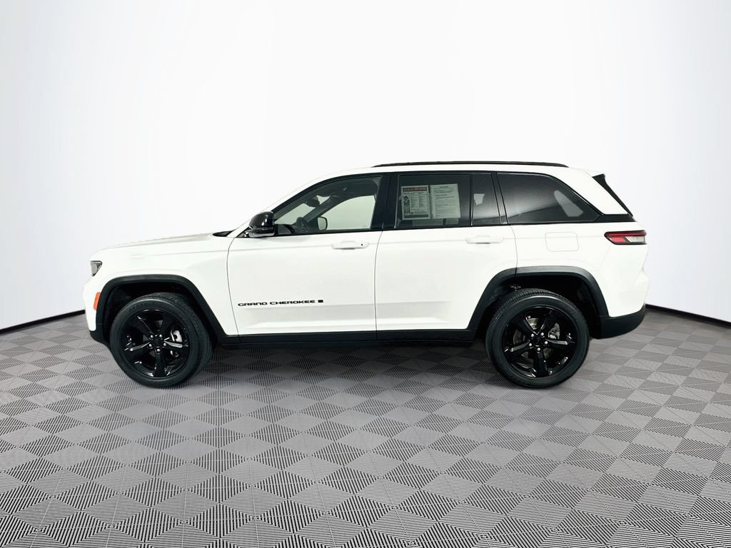 Certified 2023 Jeep Grand Cherokee Altitude AWD/4WD image 7