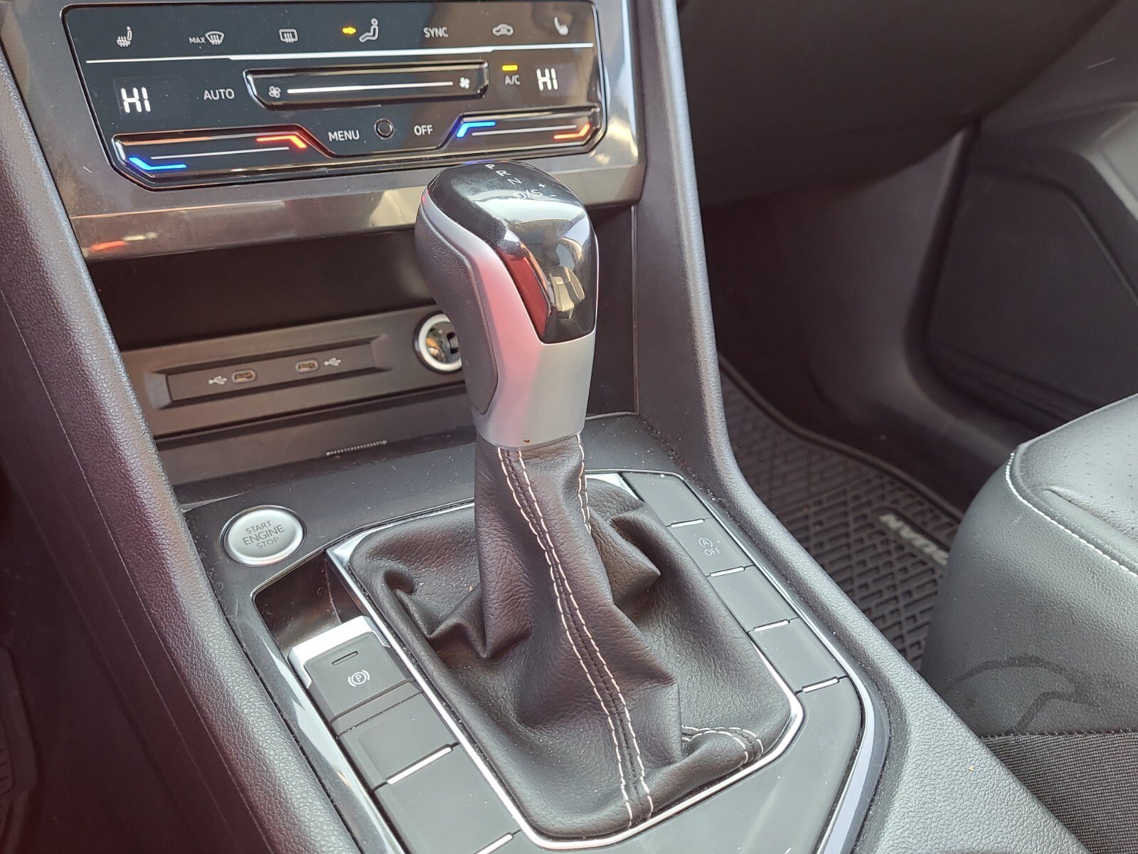 Used 2023 Volkswagen Tiguan SE image 17