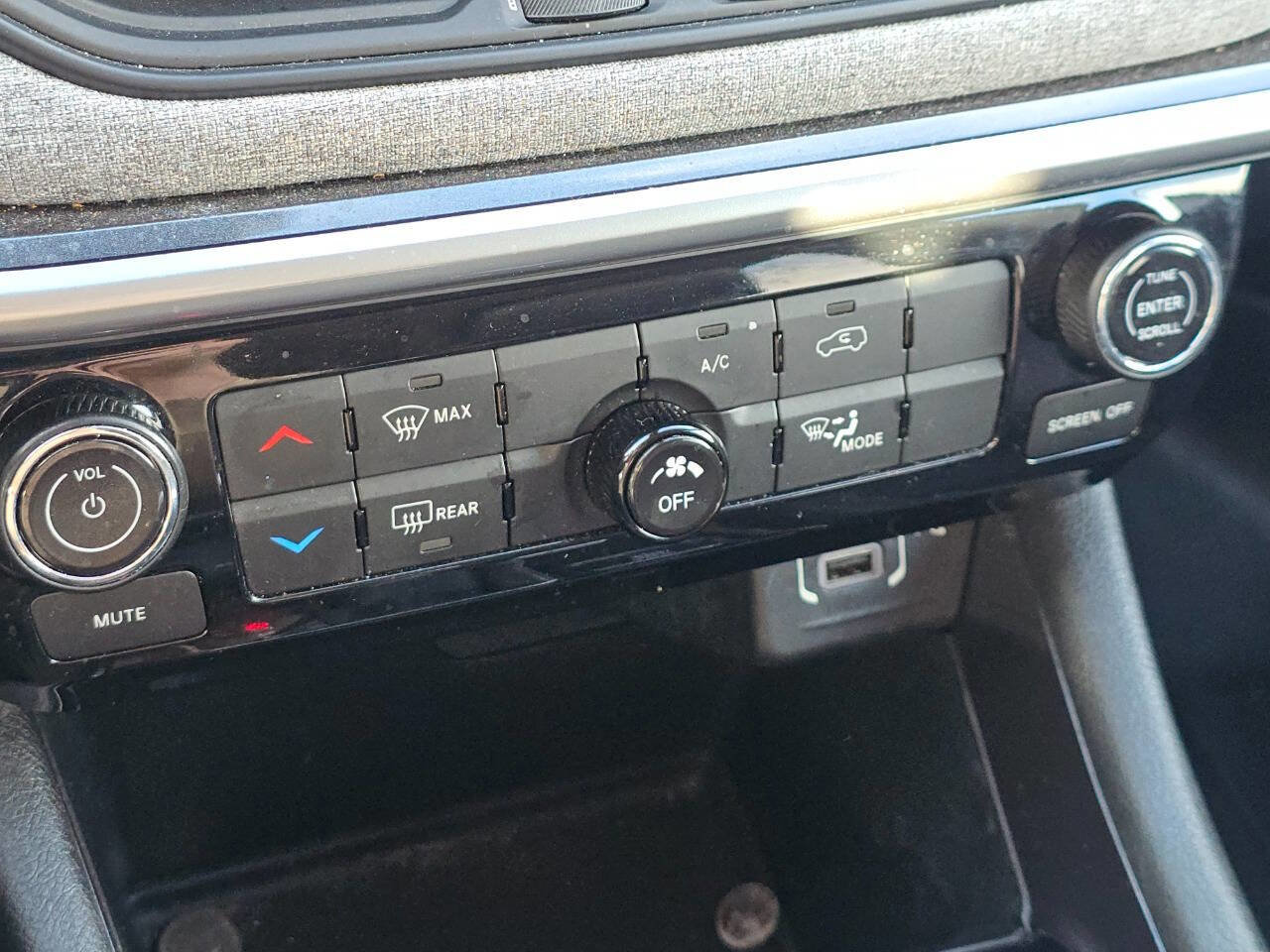 Used 2022 Jeep Compass Latitude image 29