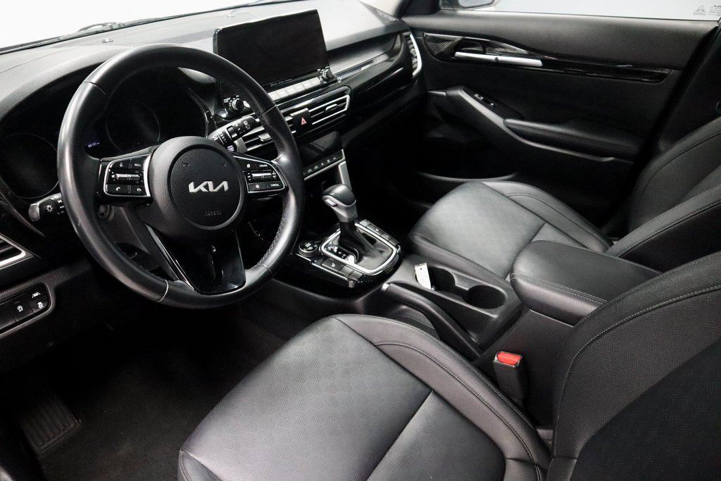 Used 2022 Kia Seltos EX image 24