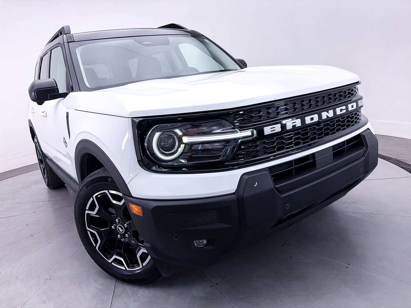 Used 2025 Ford Bronco Sport Outer Banks w/ Outer Banks Tech Package+ AWD/4WD image 8