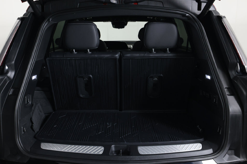 Used 2026 Cadillac Vistiq Sport w/ LPO, Floor Liner Package AWD/4WD image 13