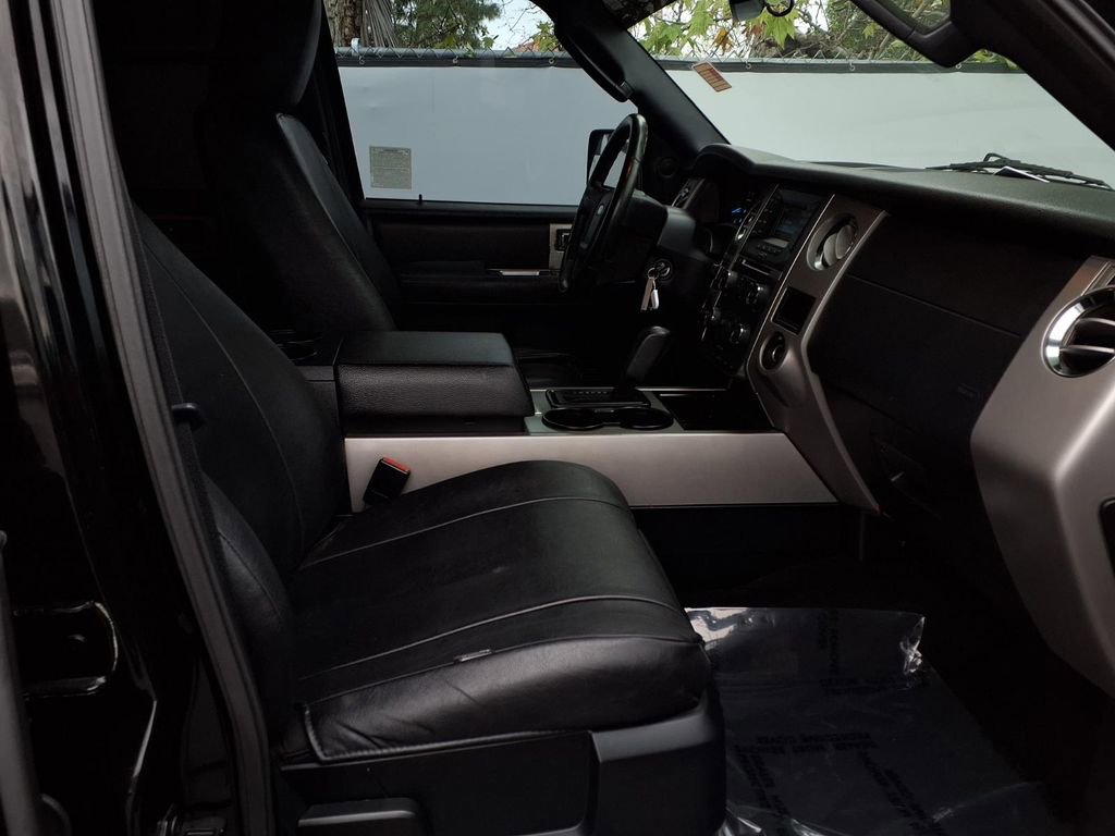 Used 2017 Ford Expedition XLT image 23