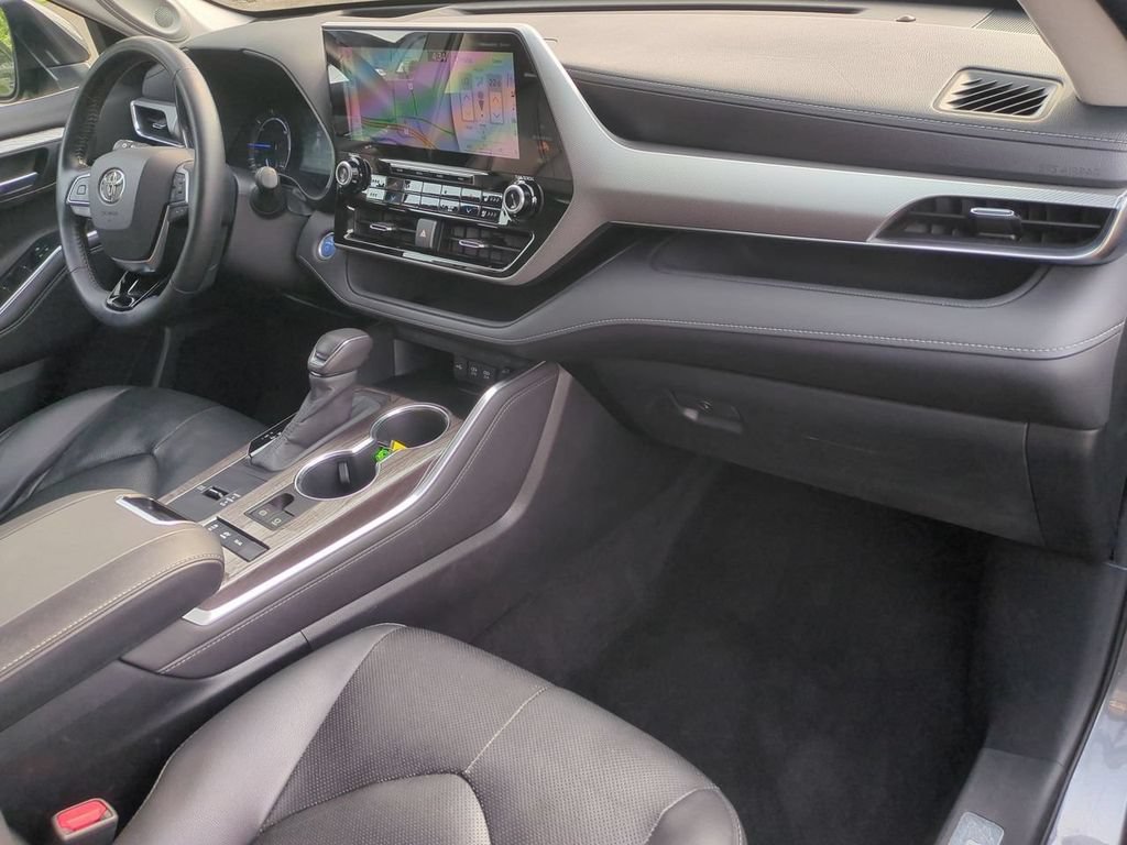 Used 2020 Toyota Highlander Platinum AWD/4WD image 30
