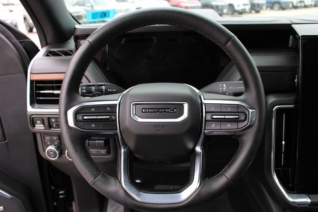 Used 2025 GMC Yukon Denali w/ Sun & Power Step Package image 13