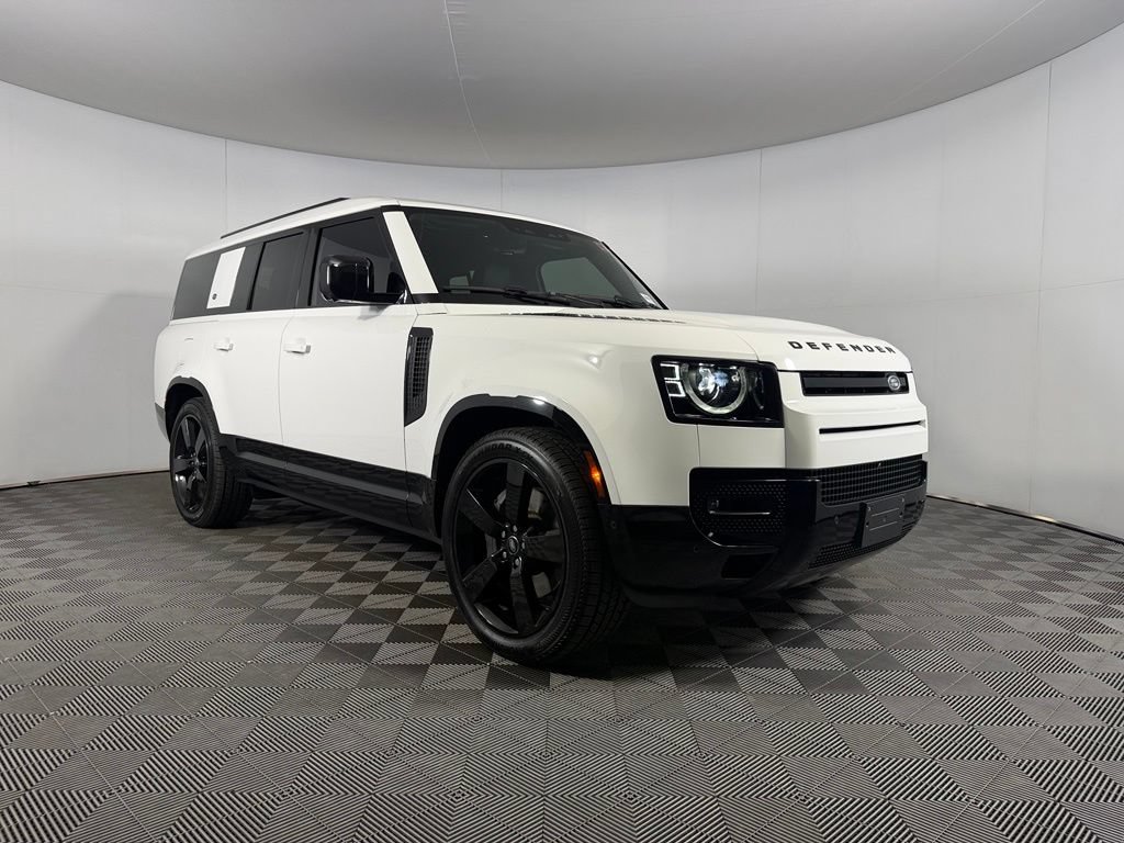 Used 2024 Land Rover Defender 130 X-Dynamic SE AWD/4WD image 2