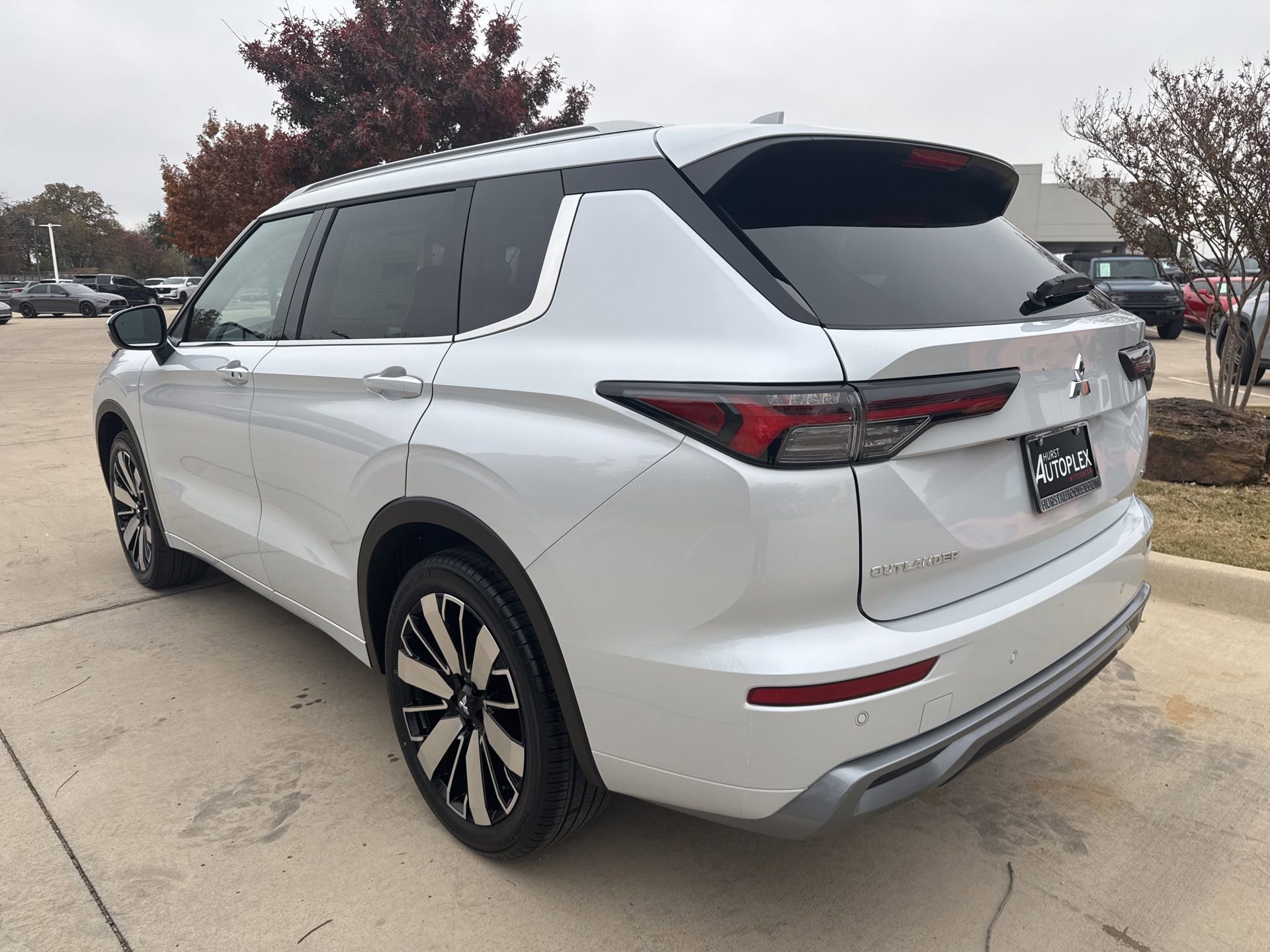 New 2026 Mitsubishi Outlander SEL FWD image 3