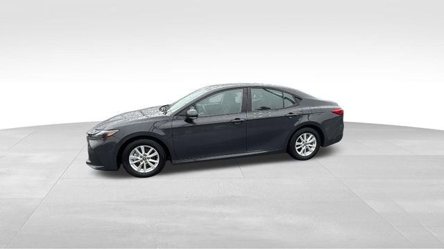 Used 2025 Toyota Camry LE image 4