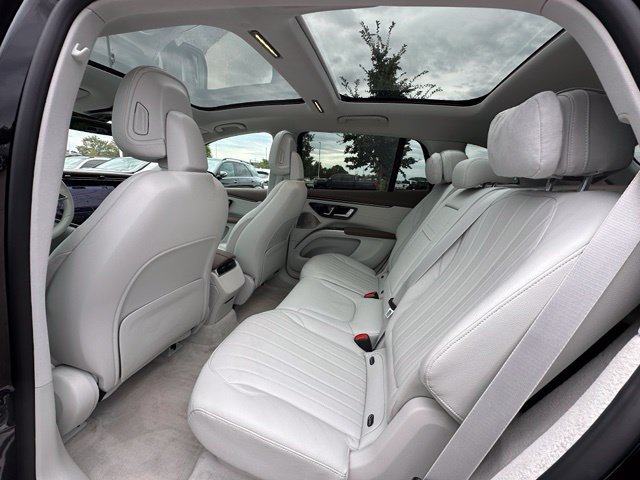 Used 2023 Mercedes-Benz EQS 580 4MATIC SUV image 14