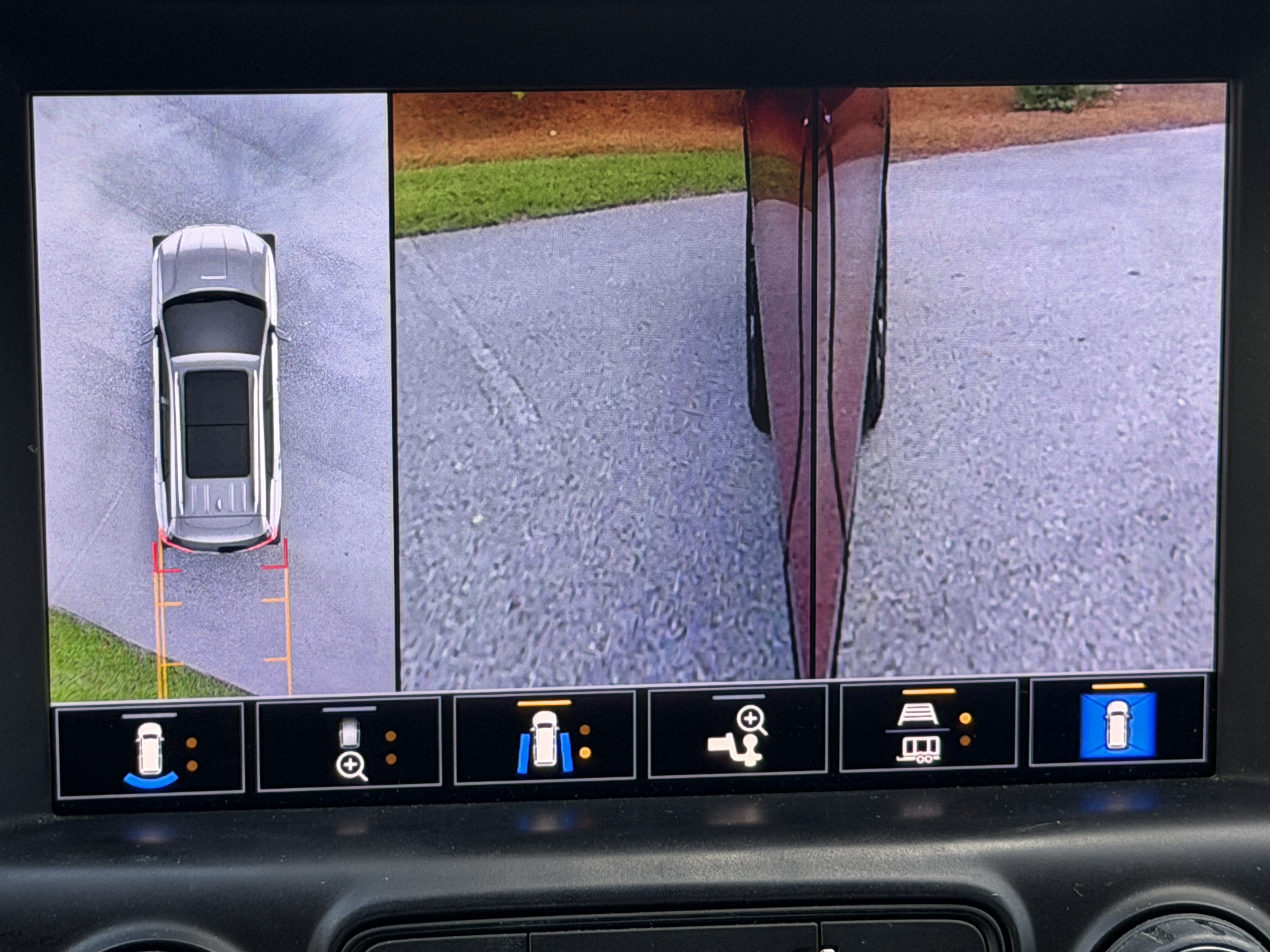 Used 2022 GMC Terrain SLT w/ Tech Package FWD image 10