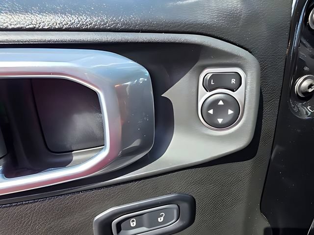 Used 2025 Jeep Wrangler Unlimited Rubicon AWD/4WD image 12