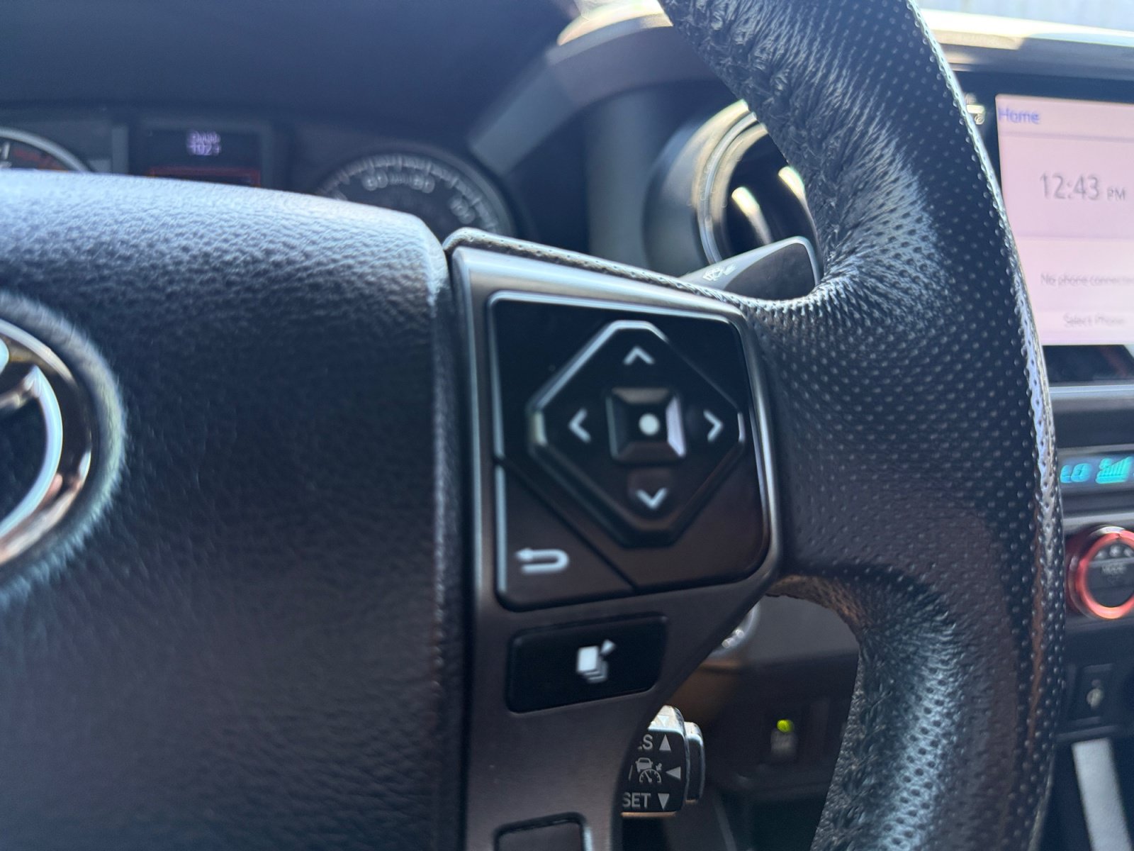 Used 2021 Toyota Tacoma TRD Off-Road w/ Technology Package RWD image 17