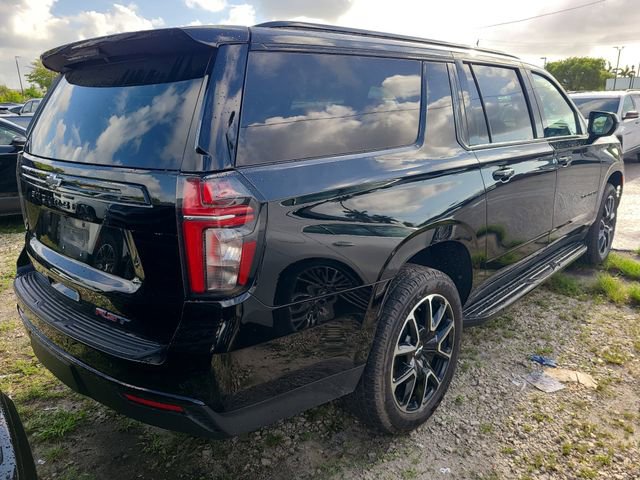Used 2024 Chevrolet Suburban RST RWD image 3