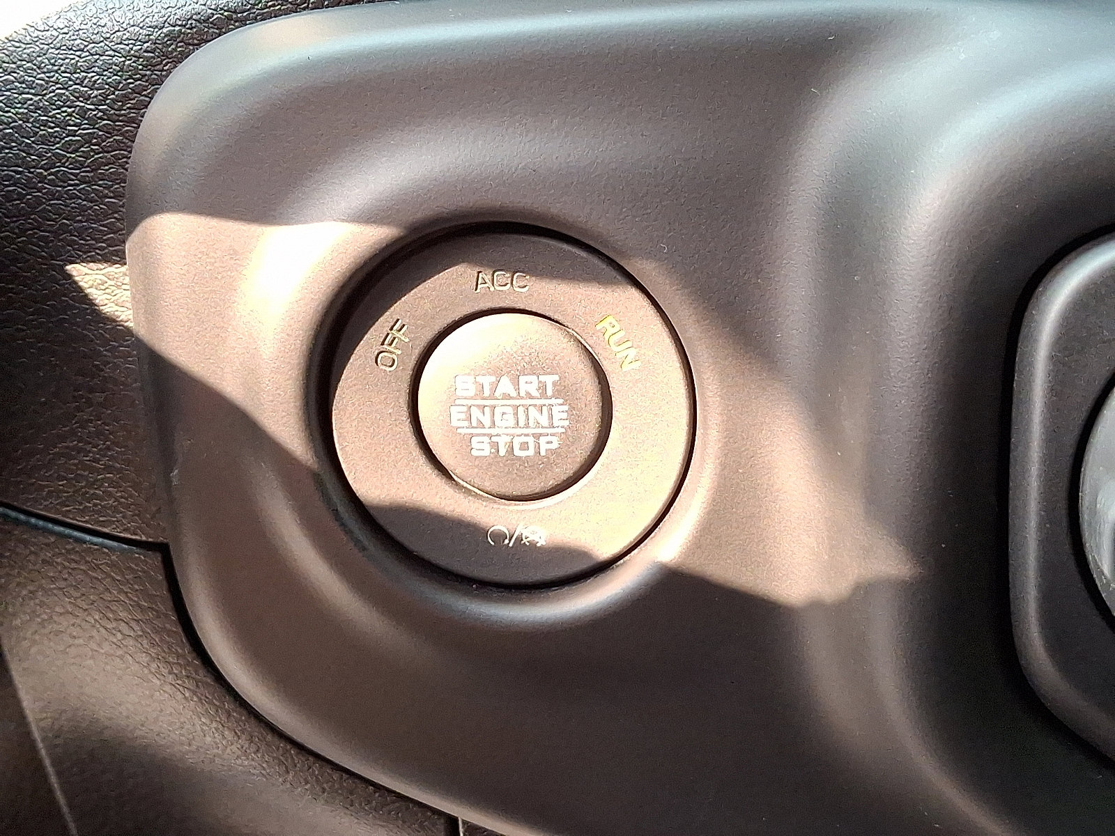 Certified 2021 Jeep Gladiator Willys image 25