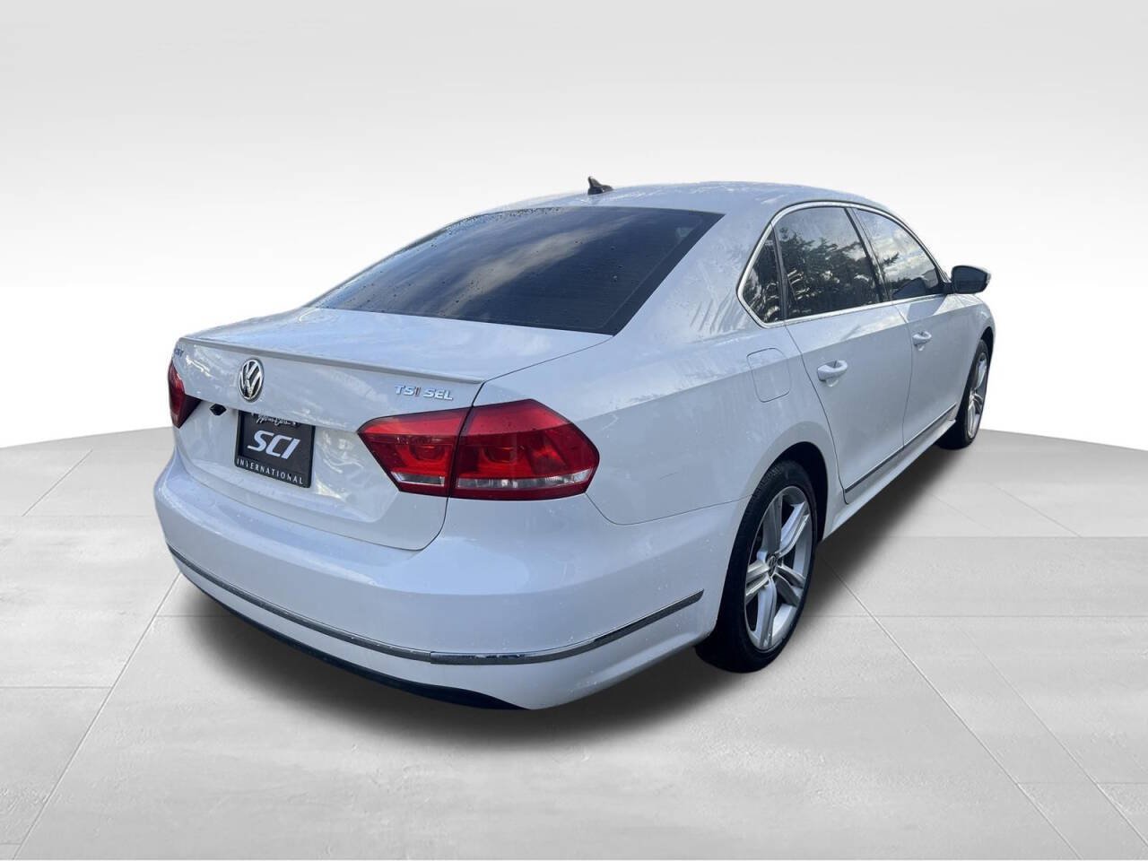 Used 2014 Volkswagen Passat 1.8T SEL Premium FWD image 5