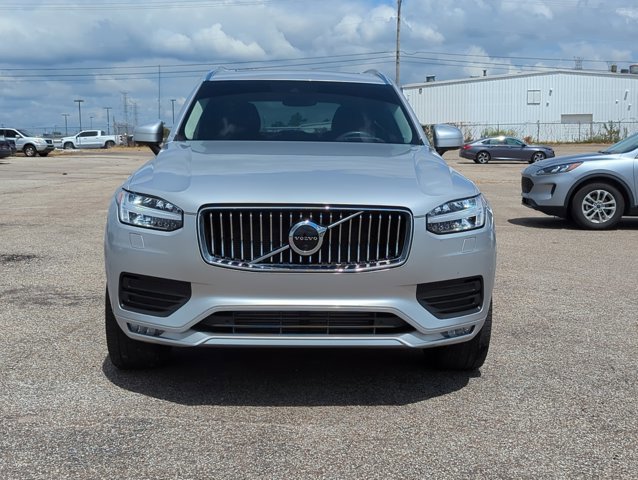 Used 2022 Volvo XC90 T6 Momentum w/ Advanced Package image 2