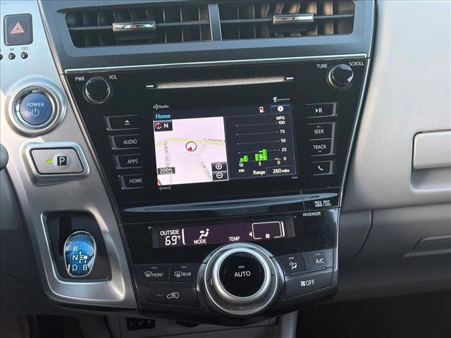 Used 2017 Toyota Prius V Four w/ Carpet Mat Package FWD image 12