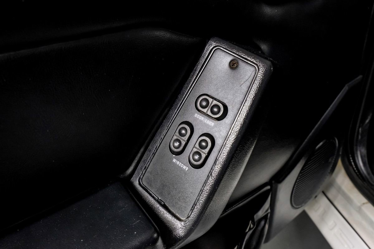Used 1993 Ford Mustang GT image 34