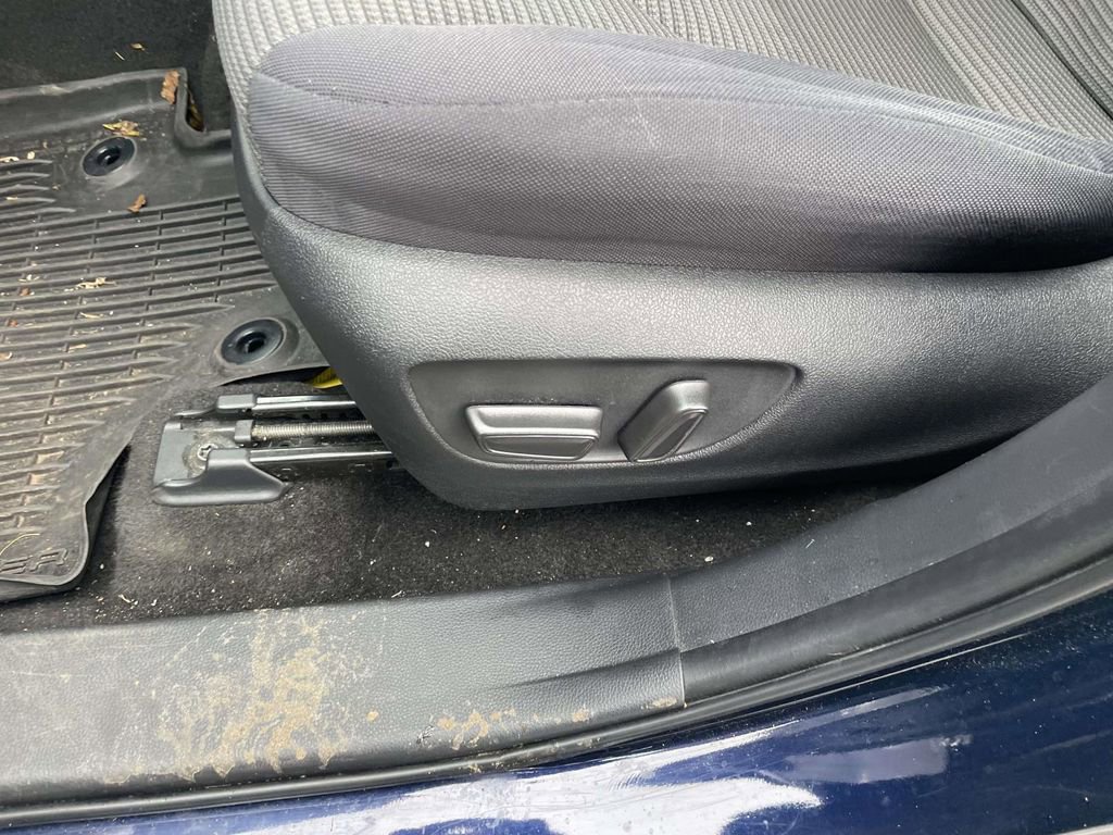 Used 2023 Toyota Highlander LE image 30