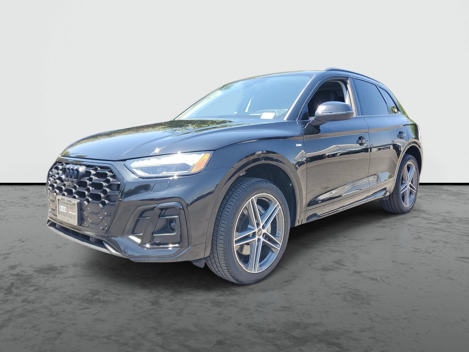 Used 2023 Audi Q5 e Prestige w/ Prestige Package AWD/4WD image 2