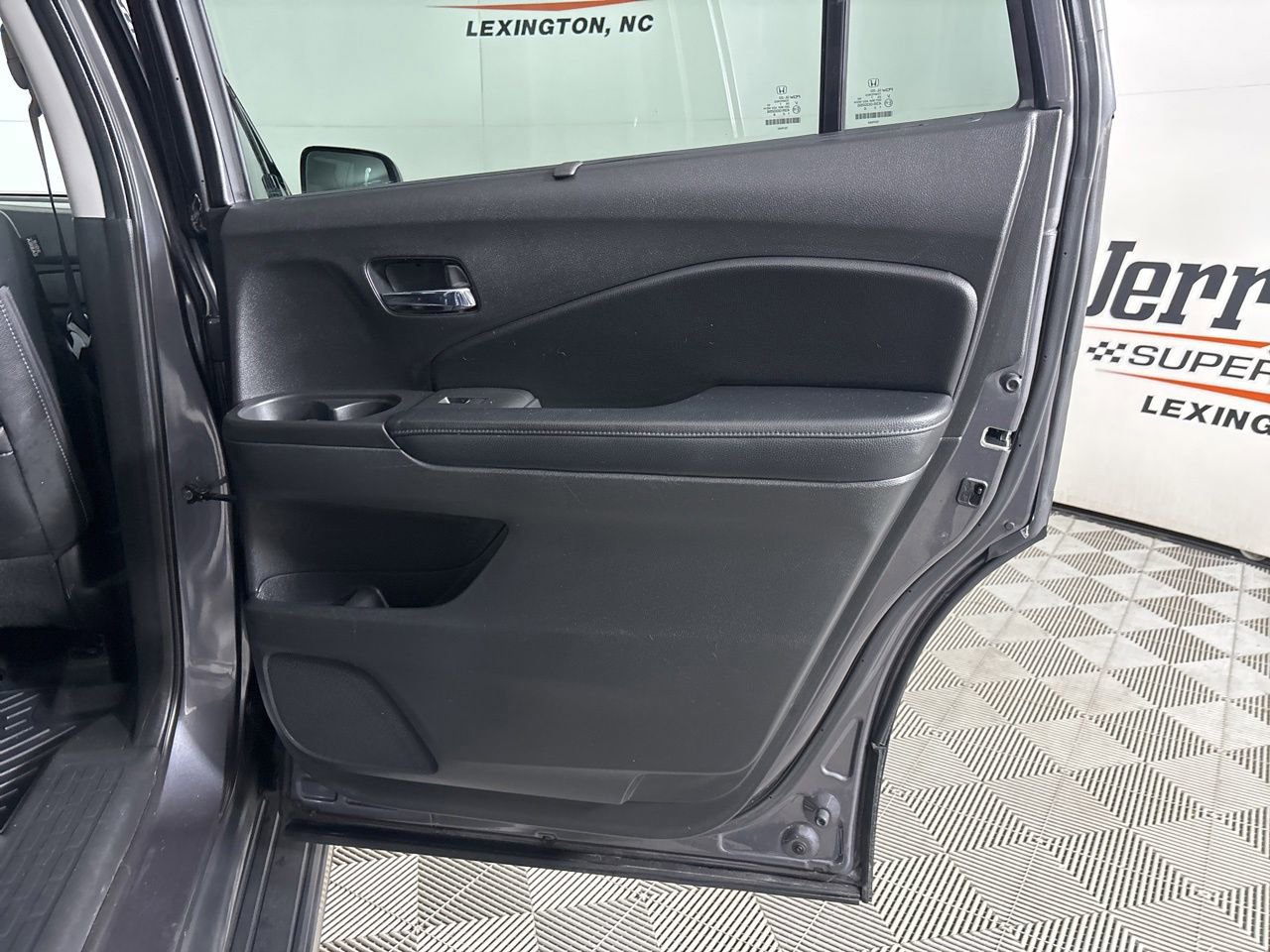 Used 2017 Honda Pilot Touring image 30