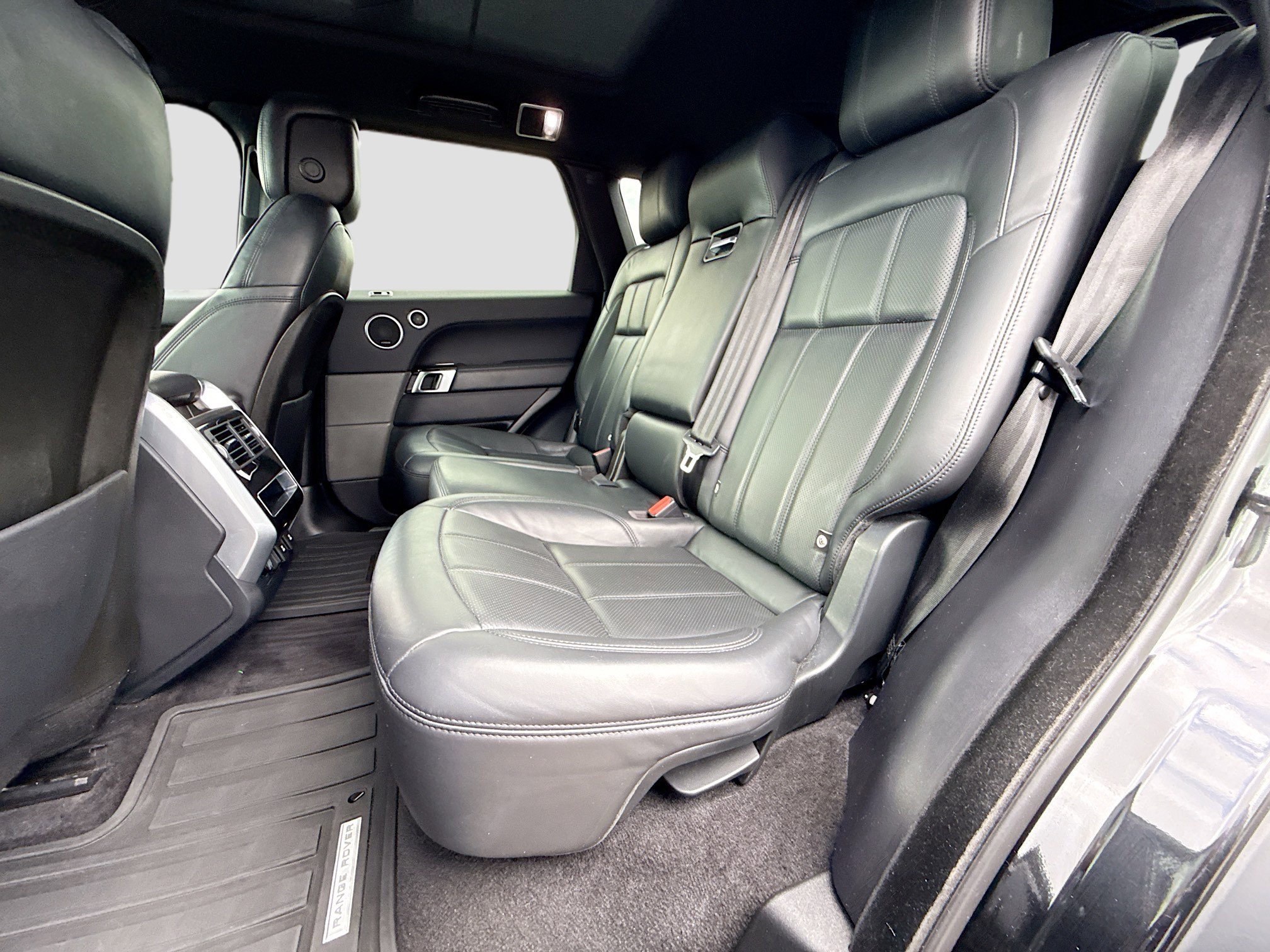 Used 2020 Land Rover Range Rover Sport HSE image 21