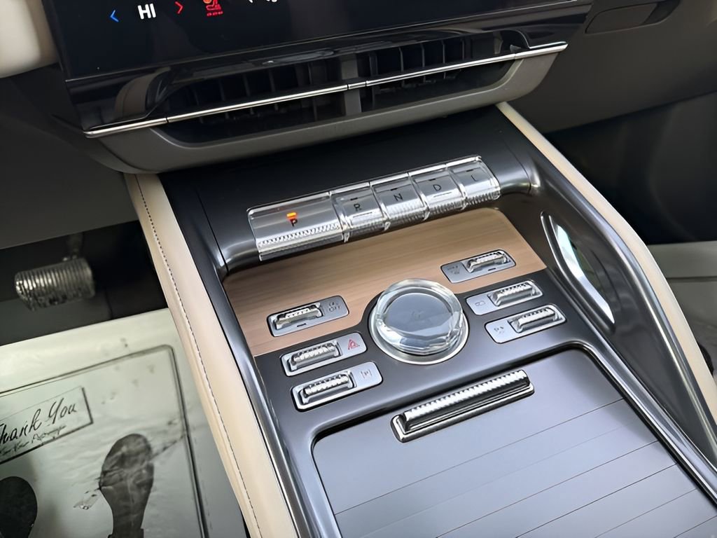 Used 2025 Lincoln Nautilus Reserve image 33