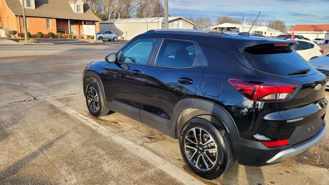 Used 2025 Chevrolet TrailBlazer LT w/ Driver Confidence Package image 3