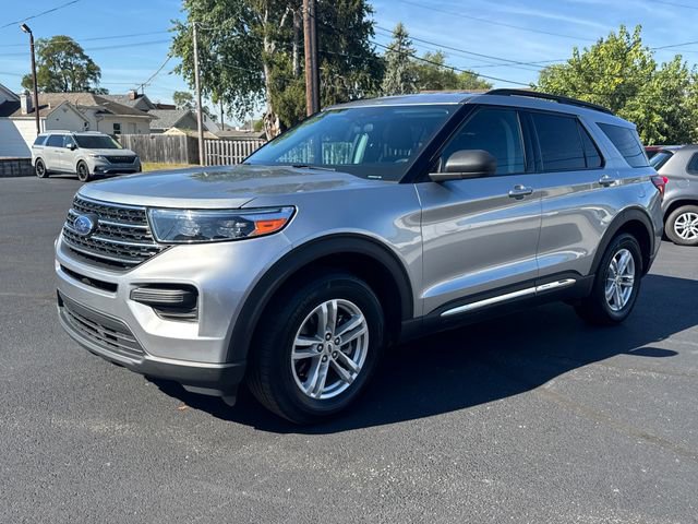 Used 2023 Ford Explorer XLT image 3
